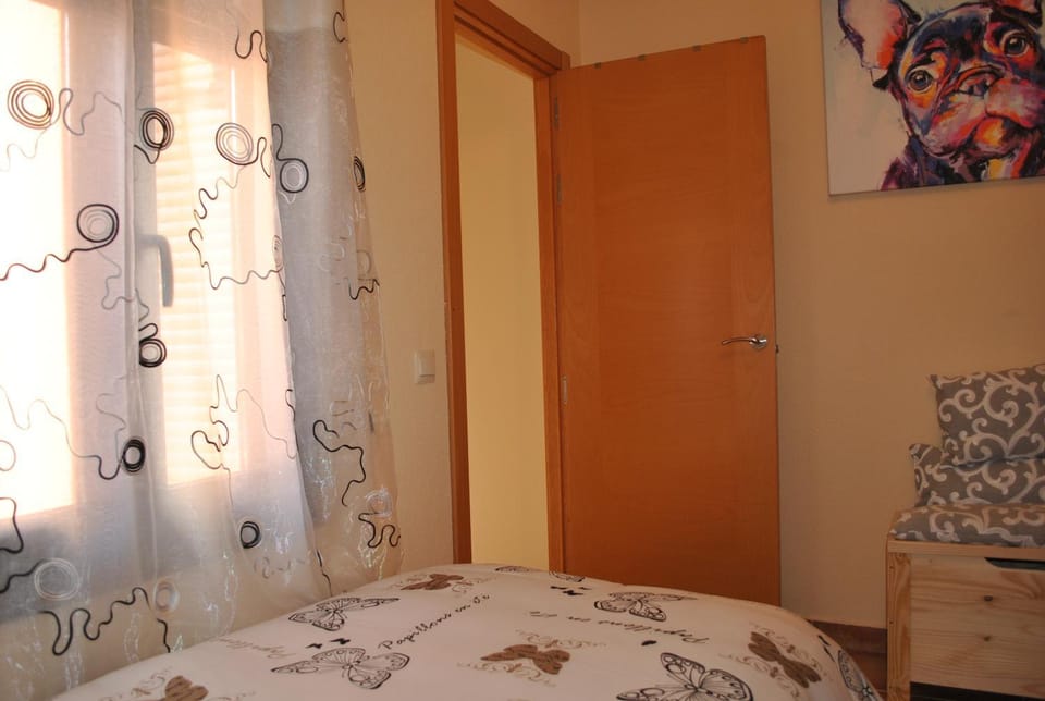 Photo of the whole room, Bedroom