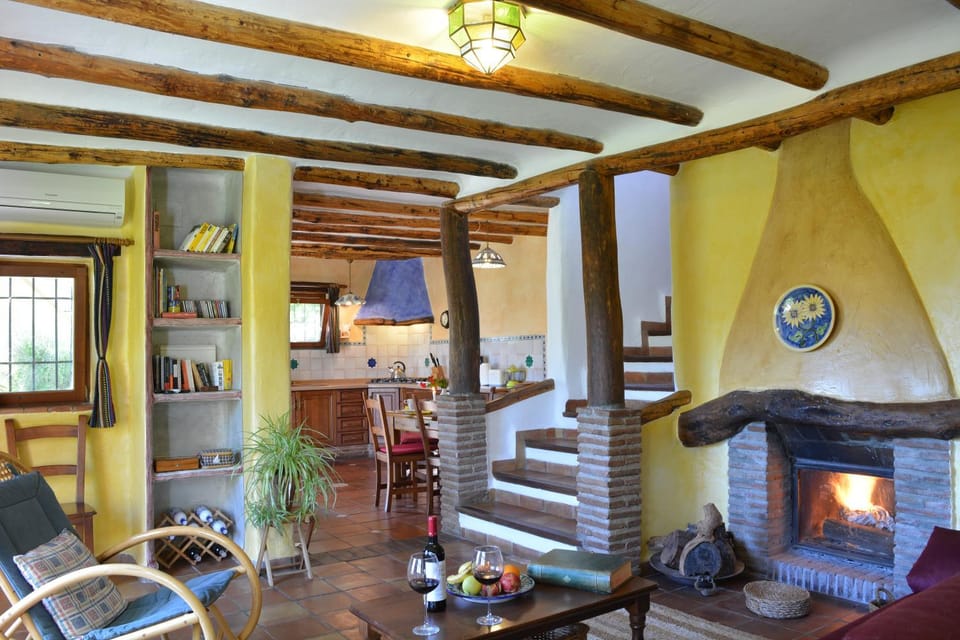 Library, TV and multimedia, Living room, Photo of the whole room, Seating area, Mountain view, fireplace