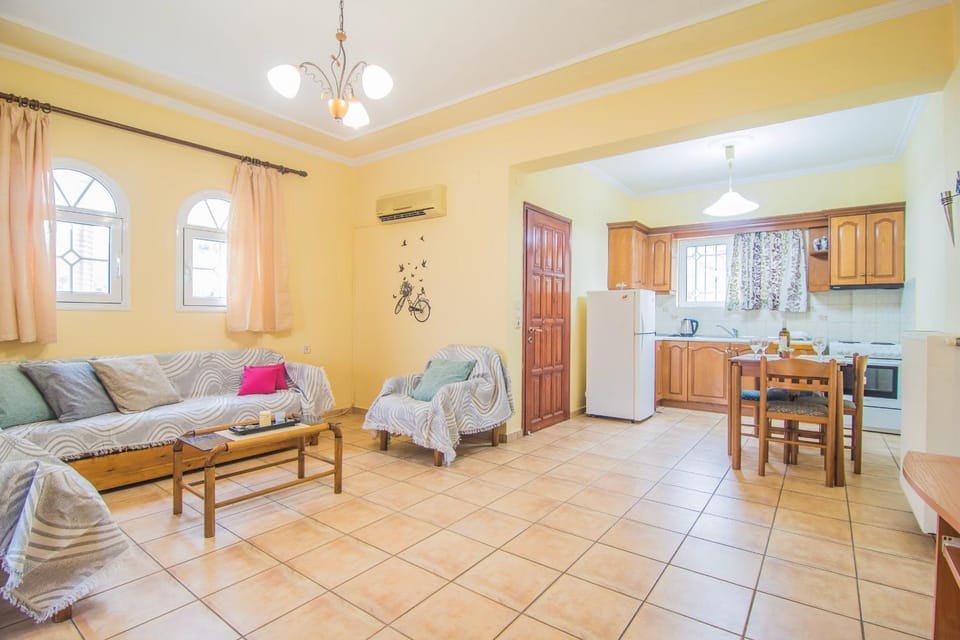 Kitchen or kitchenette, Living room, Seating area