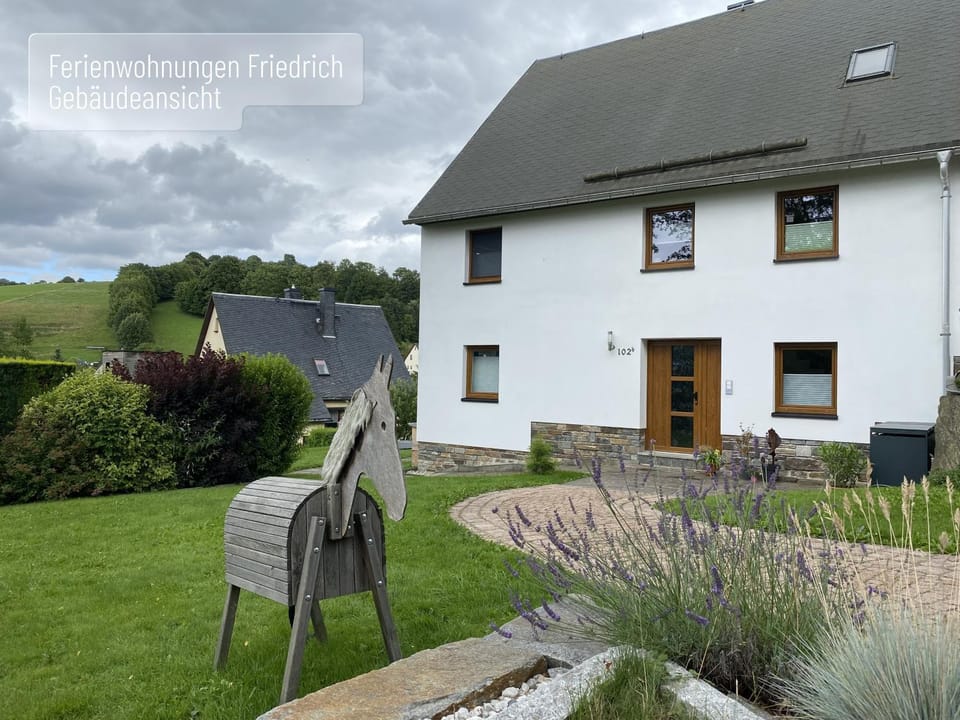 Property building, Facade/entrance, Garden, Garden view