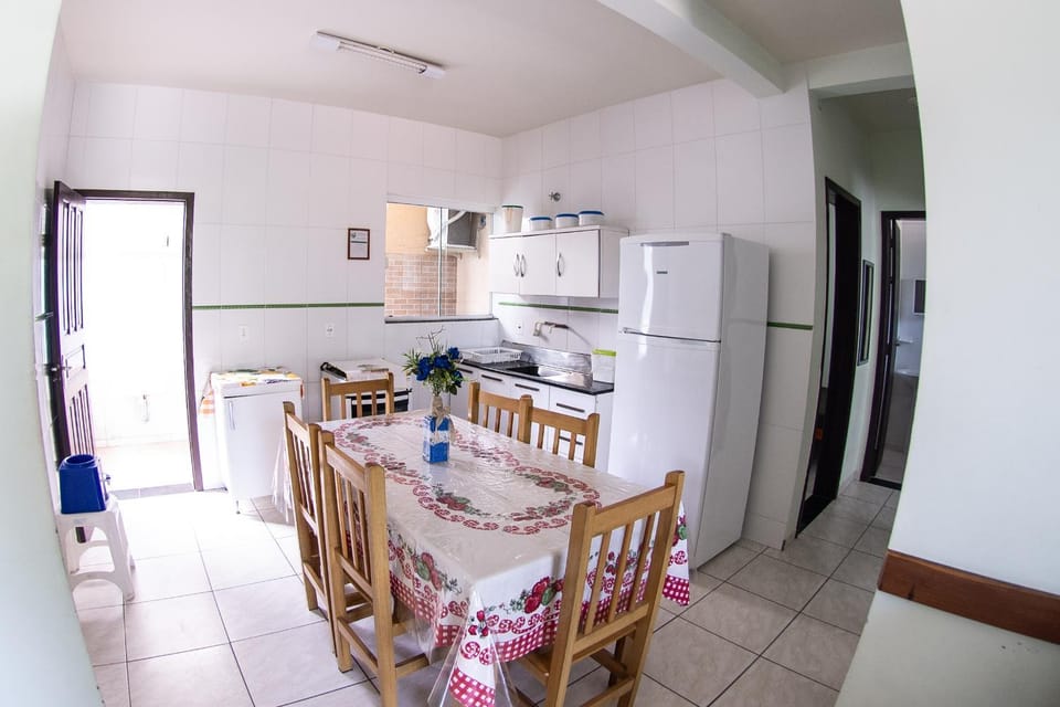 Kitchen or kitchenette, Dining area, stove