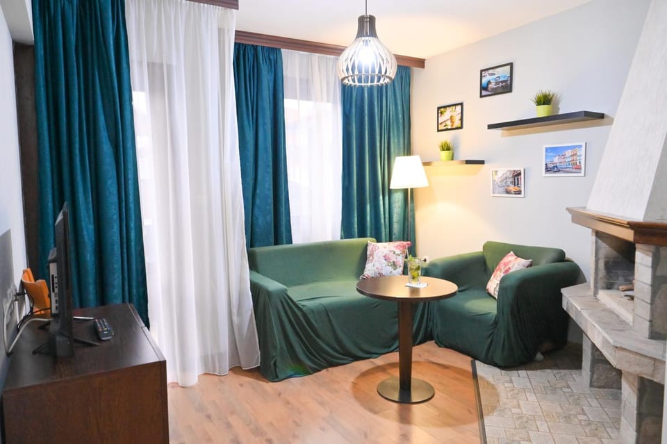TV and multimedia, View (from property/room), Living room, Seating area, On site, Family, heating, internet