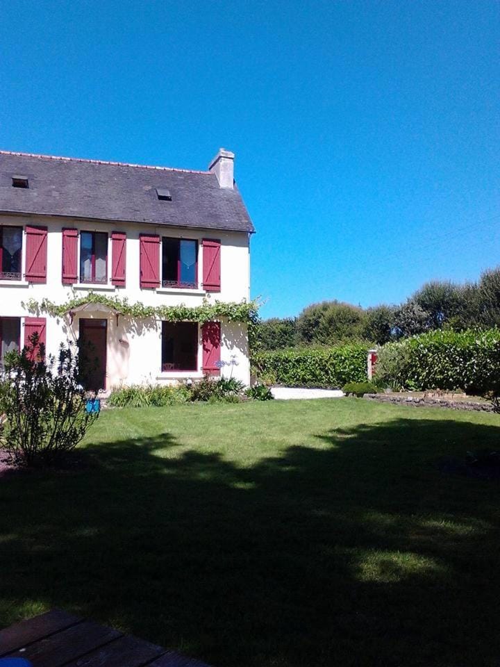 Mme Teurtroy, Chambres d'Hôtes La Prairie Bed and Breakfast in Finistere
