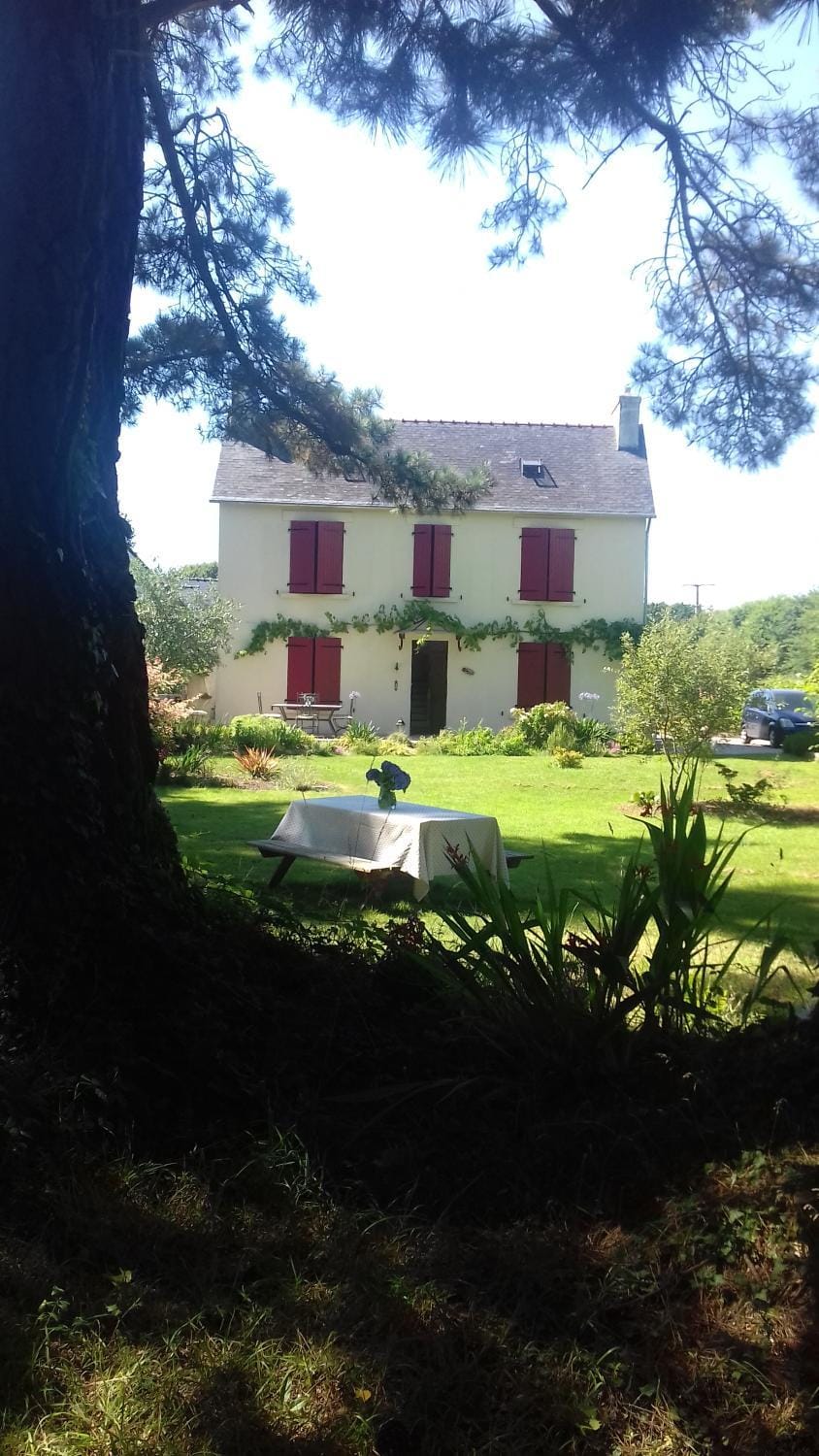 Mme Teurtroy, Chambres d'Hôtes La Prairie Bed and Breakfast in Finistere