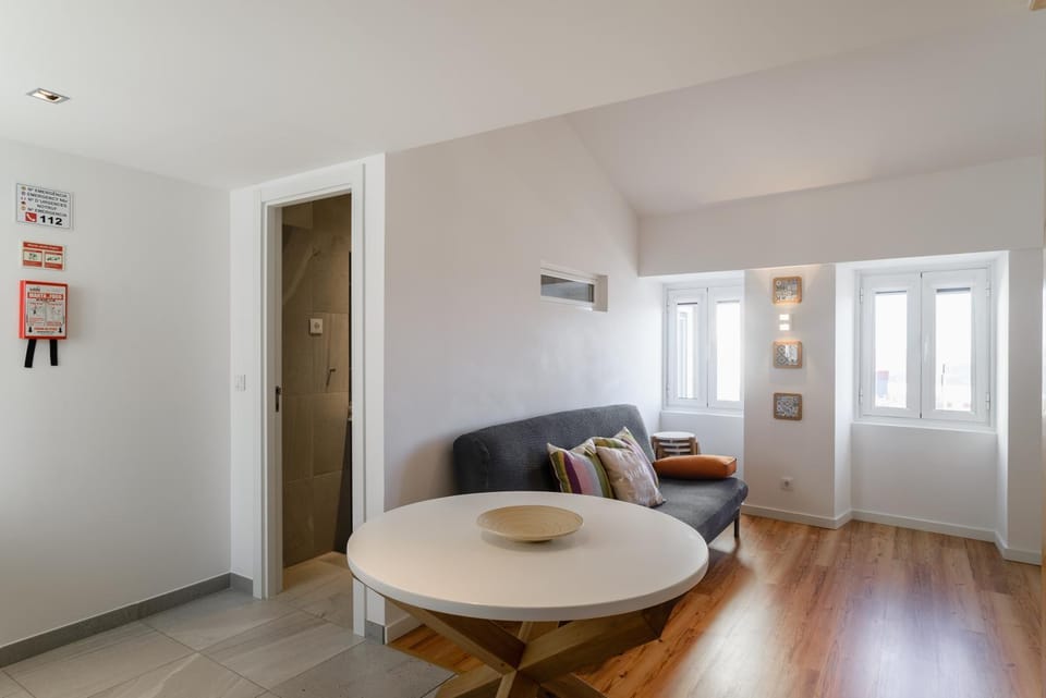 TV and multimedia, Kitchen or kitchenette, Living room, Seating area, Dining area, Family