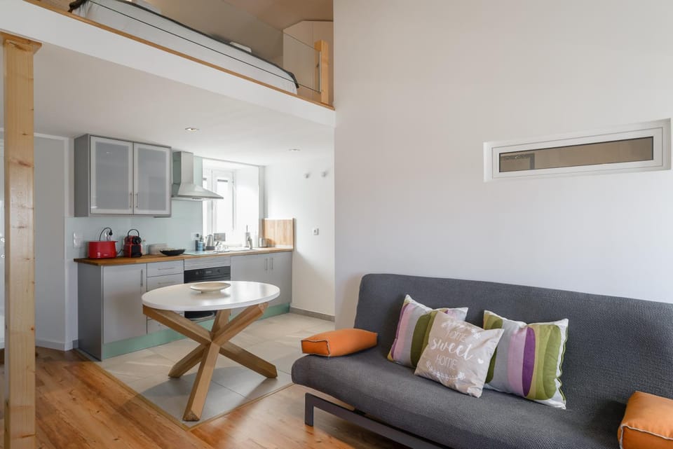 Bed, Living room, Seating area, Family