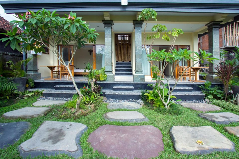 Facade/entrance, Garden, Balcony/Terrace, Other, Decorative detail