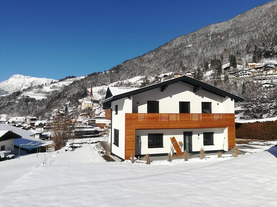 Facade/entrance, Winter