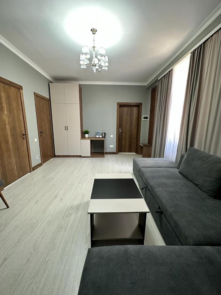 Photo of the whole room, Seating area