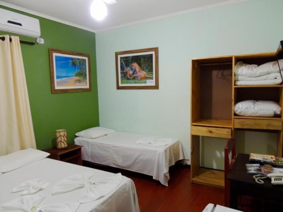 Bed, minibar, towels, air conditioner