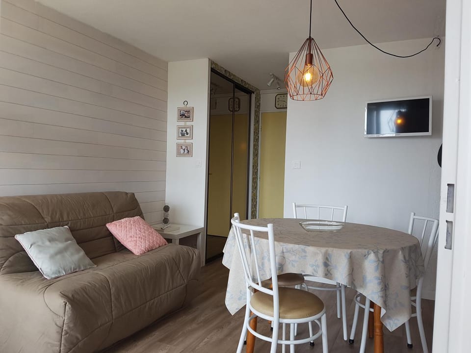 TV and multimedia, Dining area