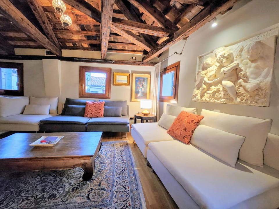 Casanova Penthouse near Rialto rooftop view Apartment in Venice