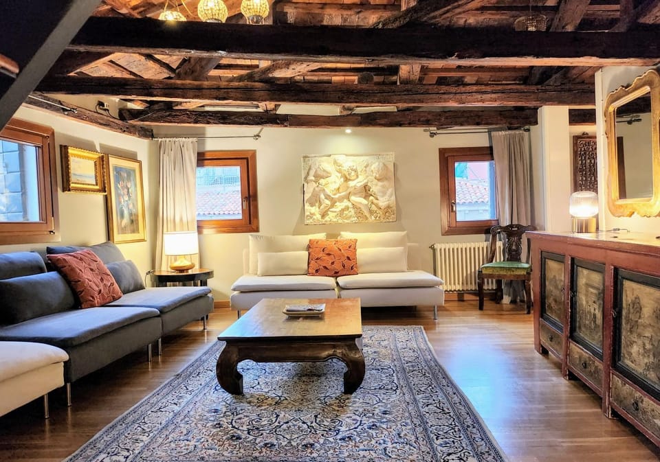 Casanova Penthouse near Rialto rooftop view Apartment in Venice