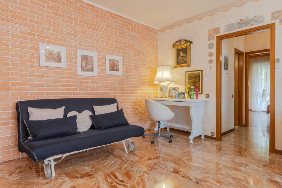 Living room, Seating area, air conditioner
