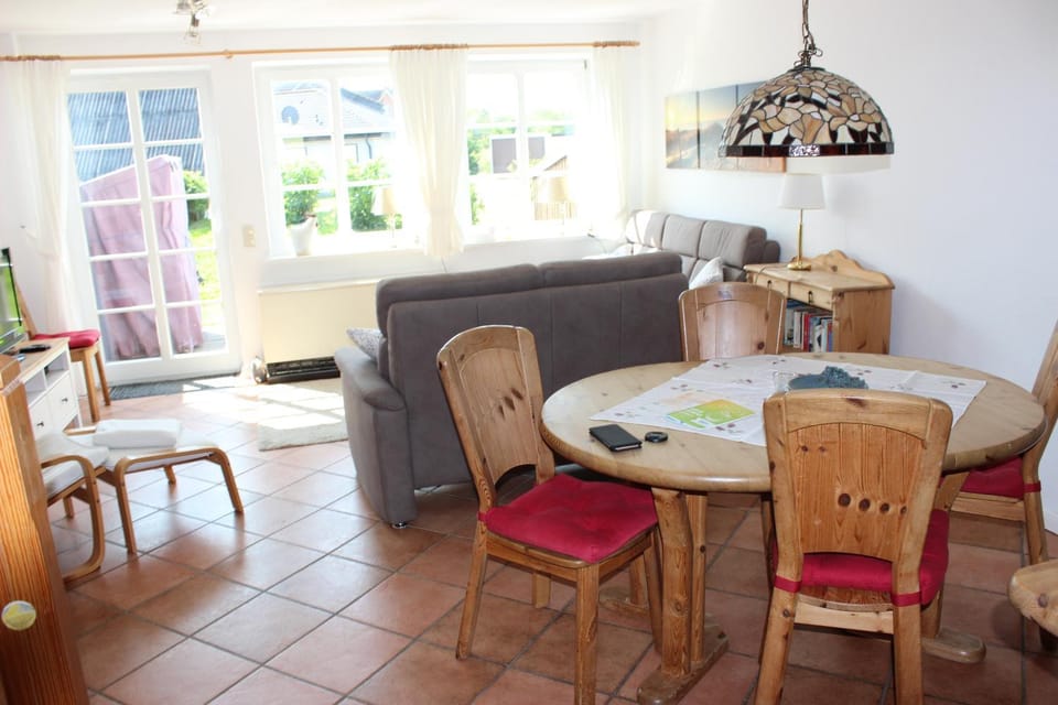 Photo of the whole room, Food