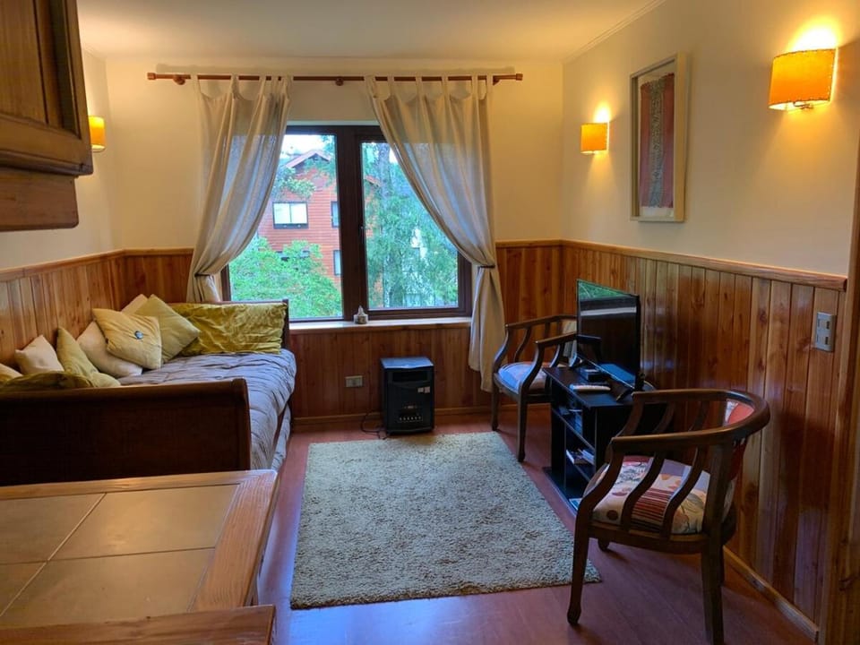 Bed, TV and multimedia, Living room