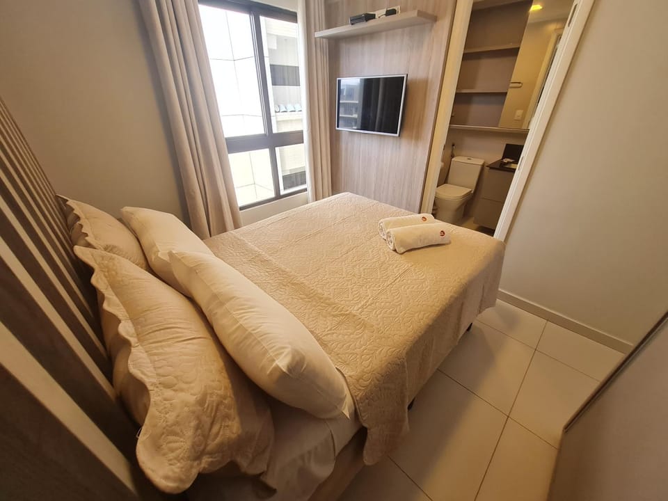 Bed, TV and multimedia, Bedroom, towels