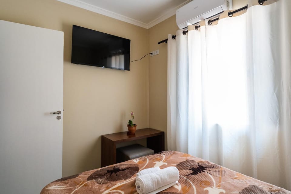 TV and multimedia, Photo of the whole room, air conditioner
