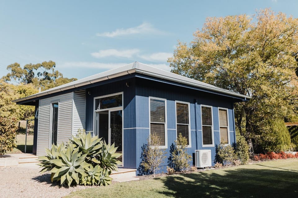 Property building, Facade/entrance, Garden