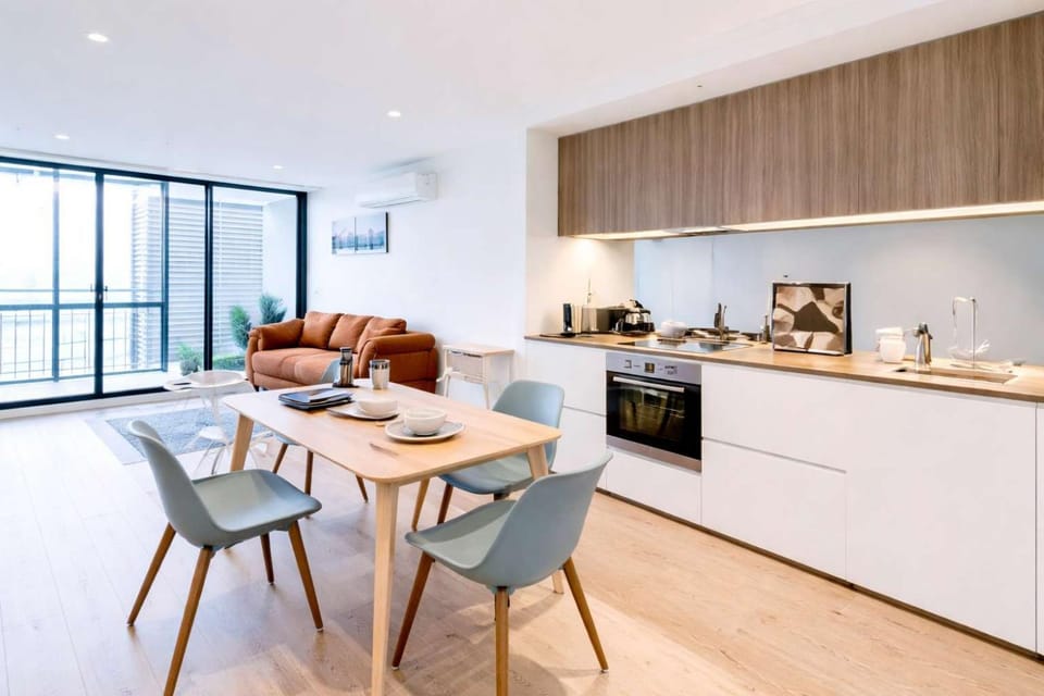 Brilliant Victoria Harbour Waterfront Apartment in Melbourne