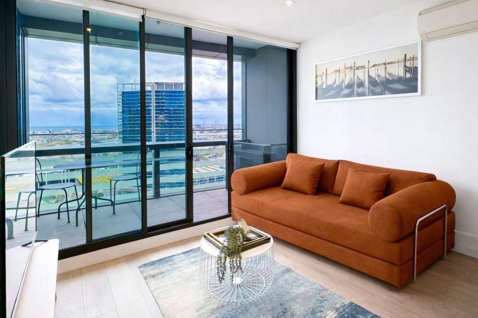 Brilliant Victoria Harbour Waterfront Apartment in Melbourne