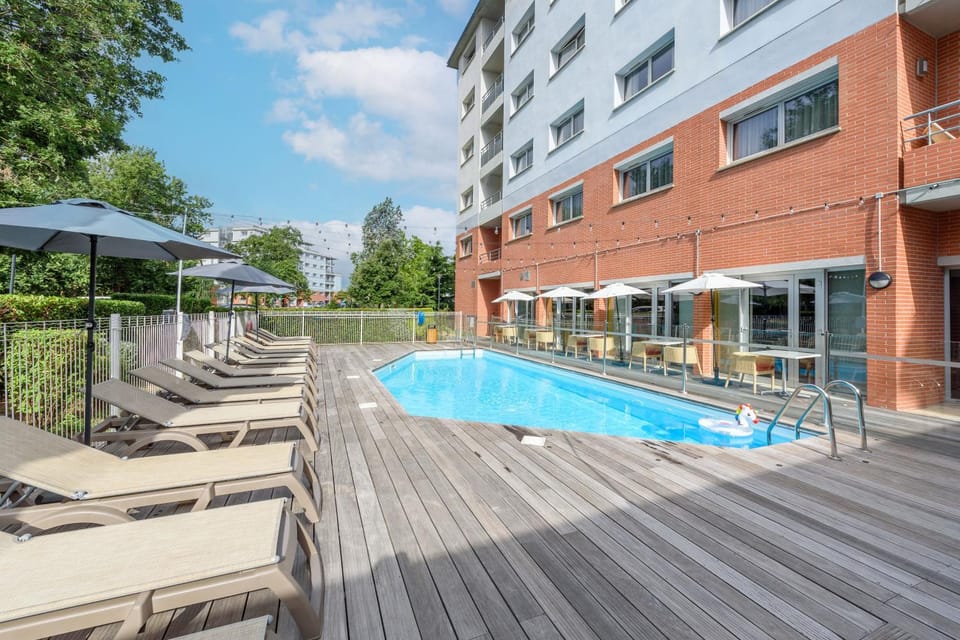 Day, Swimming pool, sunbed