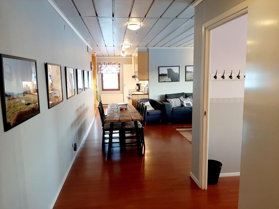 TV and multimedia, Seating area, Dining area