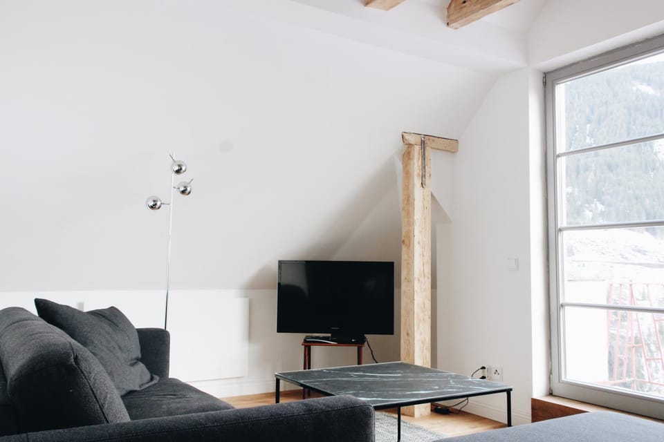 Living room, Photo of the whole room, Decorative detail