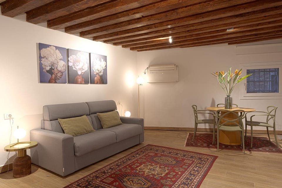 Living room, Seating area, Dining area, air conditioner