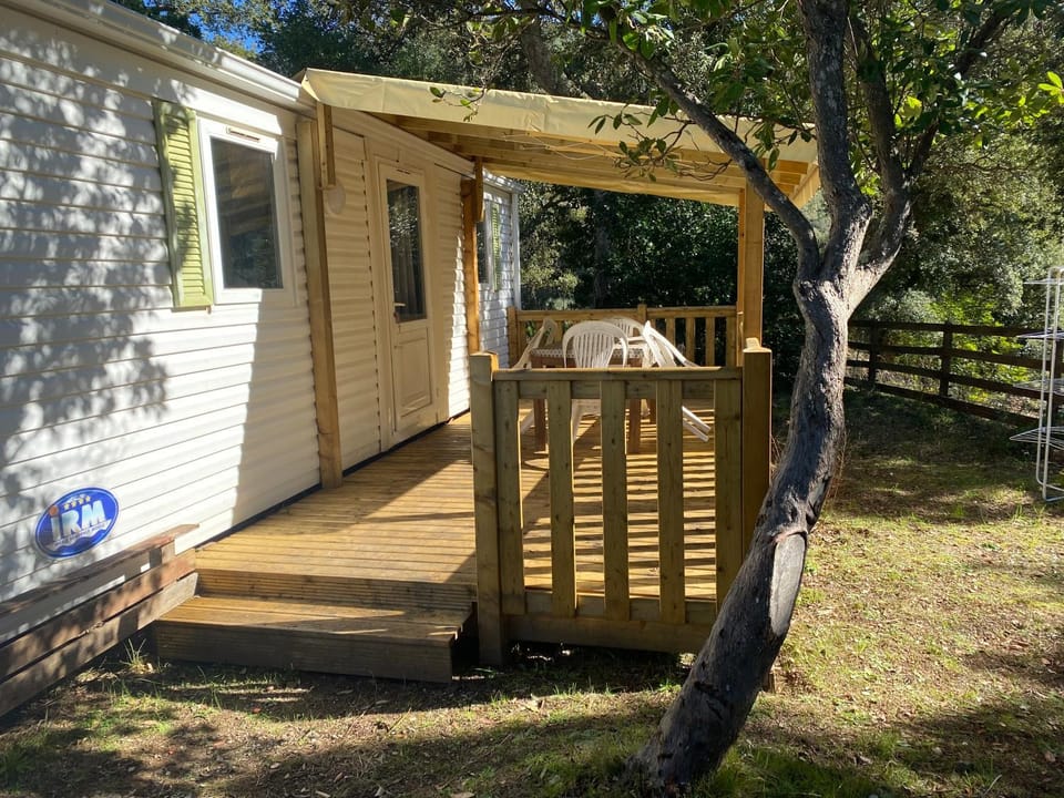 Ernella Campground/ 
RV Resort in Corsica