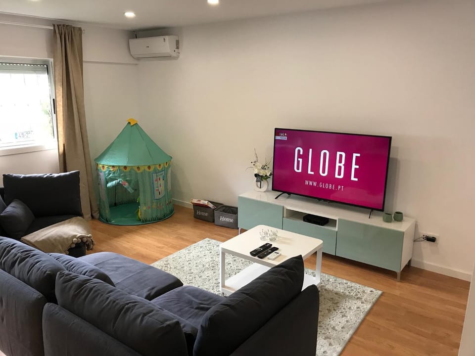 Communal lounge/ TV room, TV and multimedia, Living room, Seating area