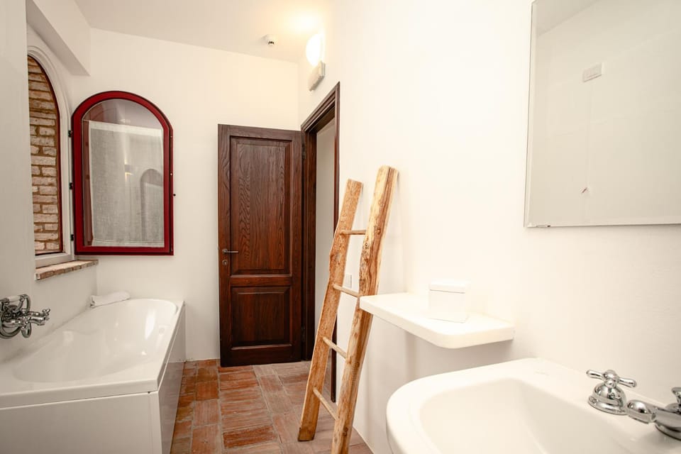 Bathroom, Bath