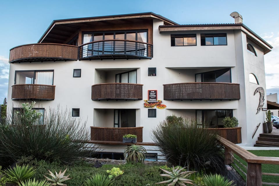 Property building, Facade/entrance, Garden, Beach