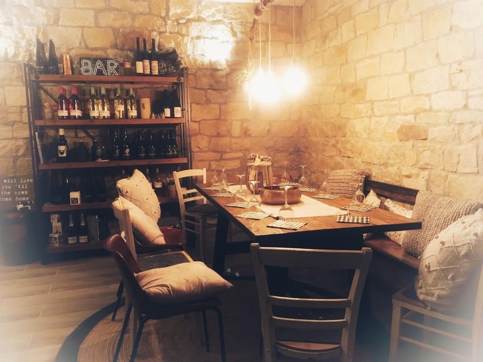 Dining area, Alcoholic drinks, Non alcoholic drinks