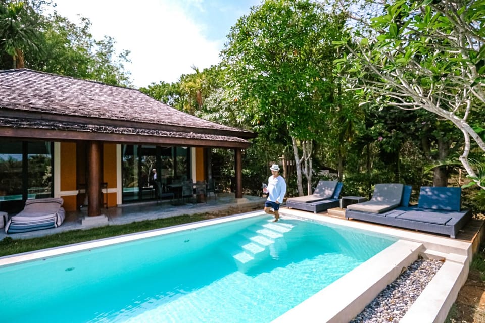Property building, Patio, Spring, Day, Natural landscape, Garden, Garden view, Pool view, Swimming pool, sunbed