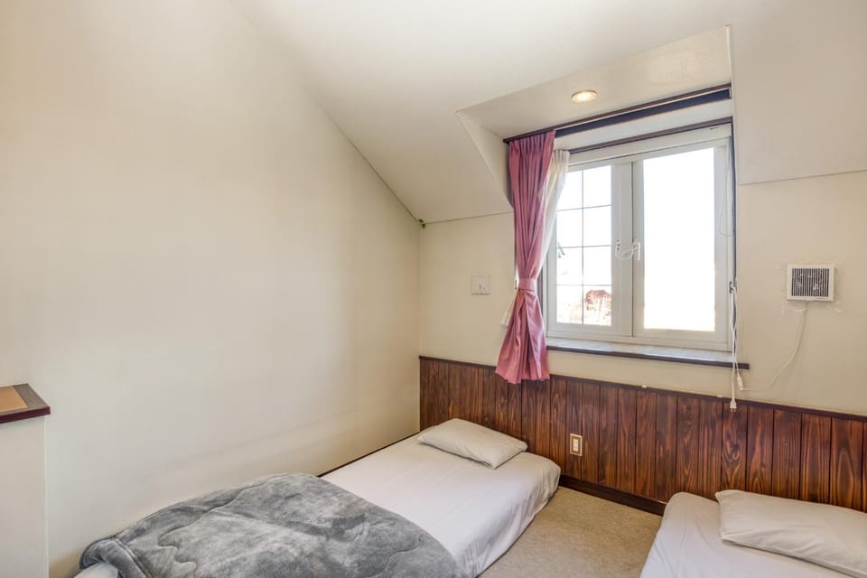 温泉ゲストハウス やすもり 本館 Bed and Breakfast in Japan