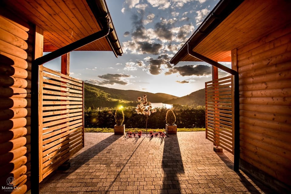 Property building, Natural landscape, Garden, Balcony/Terrace, Lake view, Lake view, Mountain view, Sunset