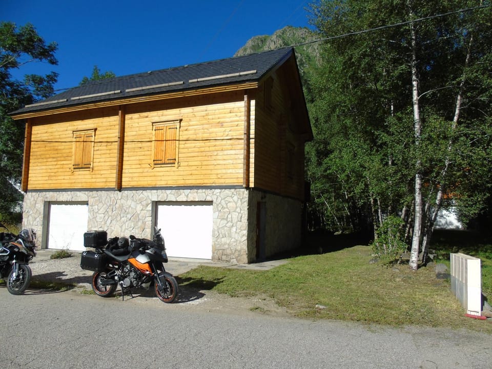Chalet bois au milieu des Pyrénées Chalet in Catalonia