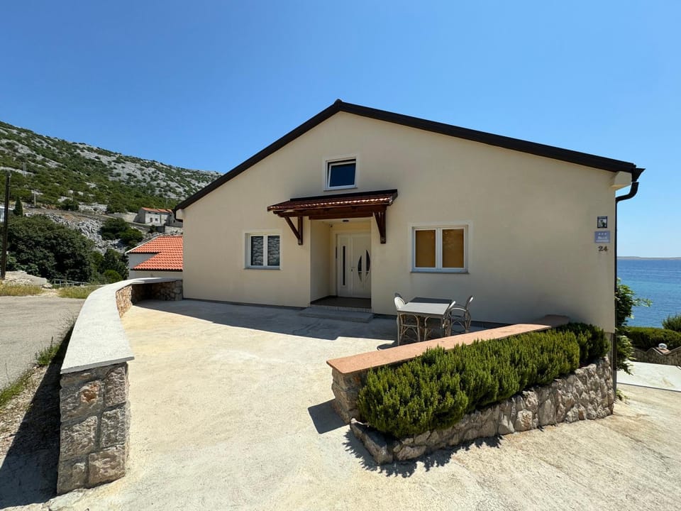 Property building, Natural landscape, Mountain view, Sea view
