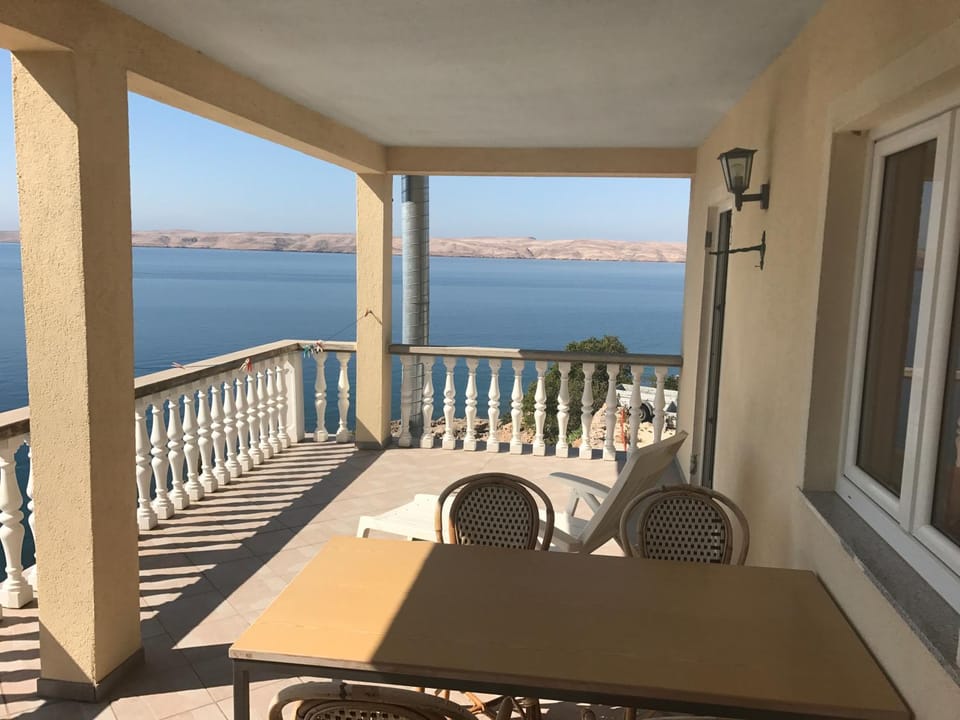 Natural landscape, View (from property/room), Balcony/Terrace, Seating area, Dining area, Sea view