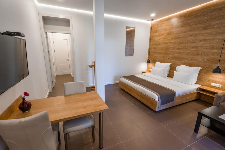 Bed, Living room