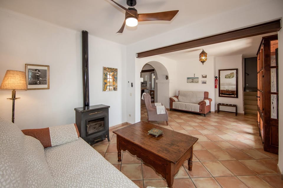 Living room, Photo of the whole room, fireplace
