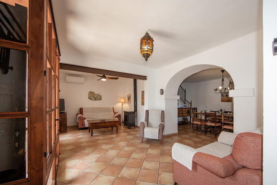 Photo of the whole room, Seating area