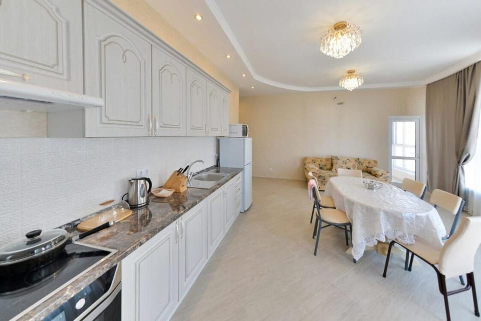 Kitchen or kitchenette, Dining area, minibar, pet friendly