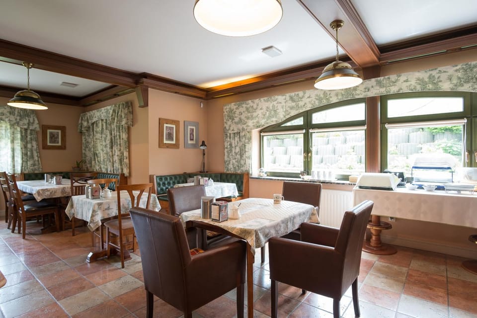Dining area, Area and facilities