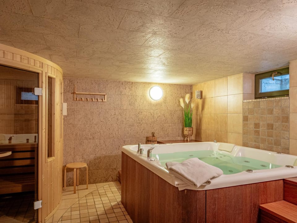 Hot Tub, Hot Tub