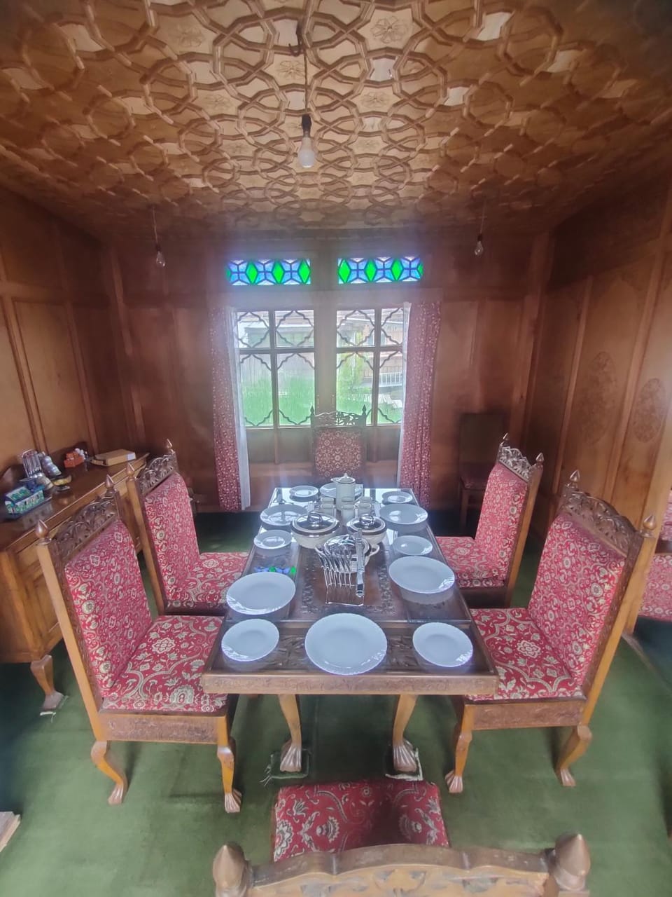 Houseboat Young Manhattan Hotel in India