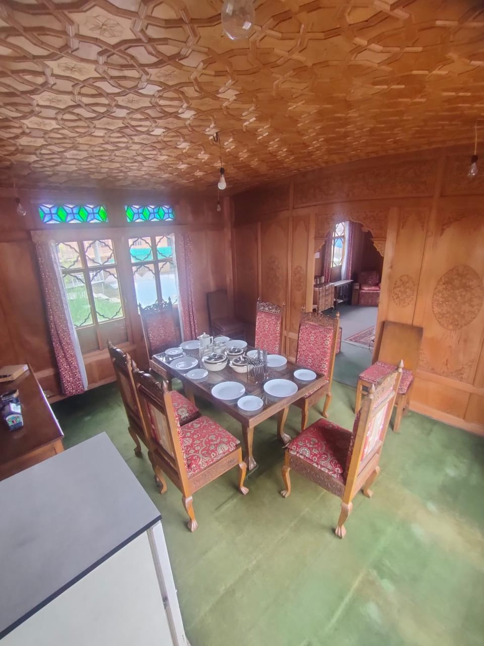 Houseboat Young Manhattan Hotel in India