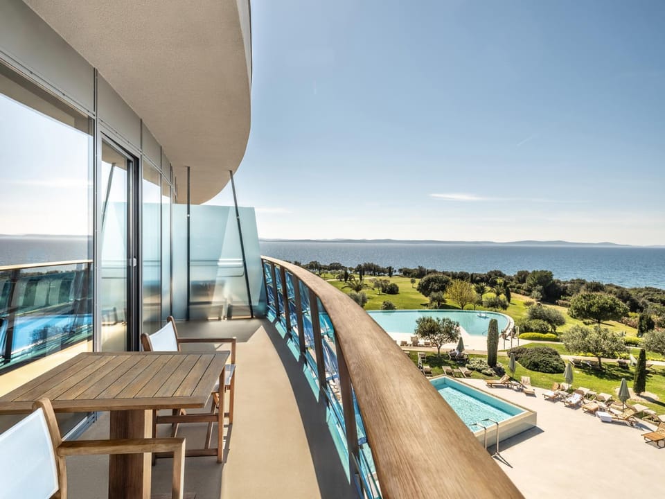 Natural landscape, View (from property/room), Balcony/Terrace, Pool view, Sea view
