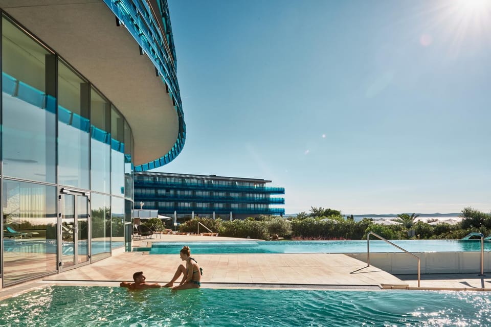 Property building, Spring, Day, People, Natural landscape, Summer, Spa and wellness centre/facilities, Pool view, Swimming pool, sunbed